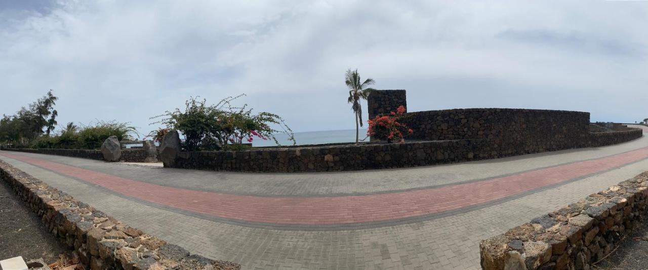 Lc Bastian Marina Bungalow Costa Teguise Extérieur photo